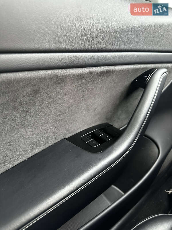 Седан Tesla Model 3 2018 в Харкові