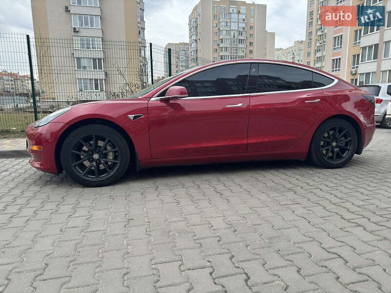 Седан Tesla Model 3 2018 в Києві