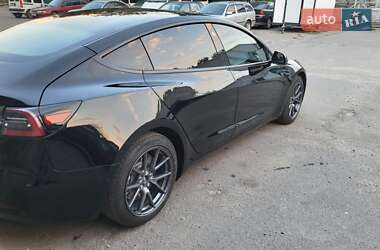 Седан Tesla Model 3 2022 в 