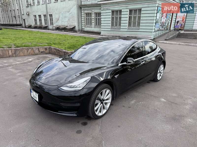 Седан Tesla Model 3 2018 в Кам'янському