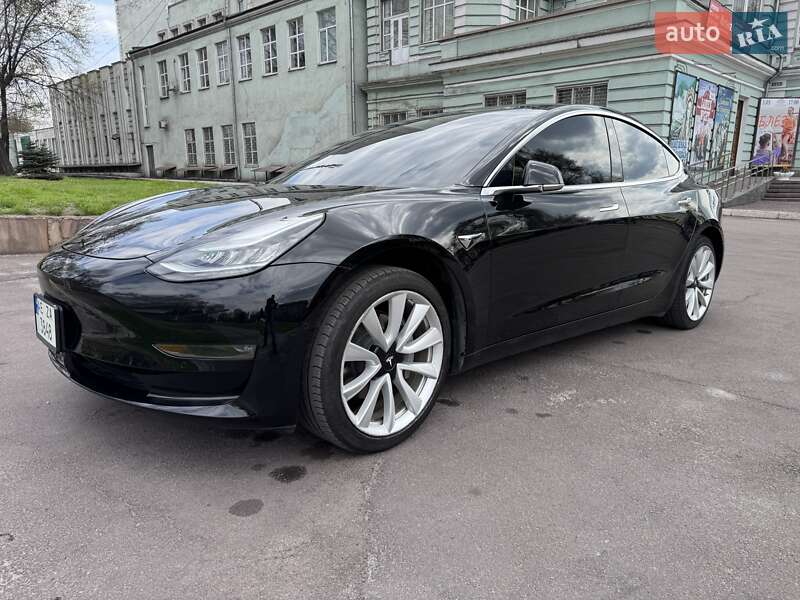 Седан Tesla Model 3 2018 в 