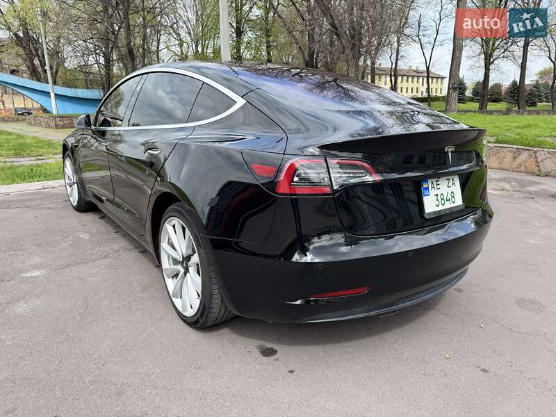 Седан Tesla Model 3 2018 в Кам'янському
