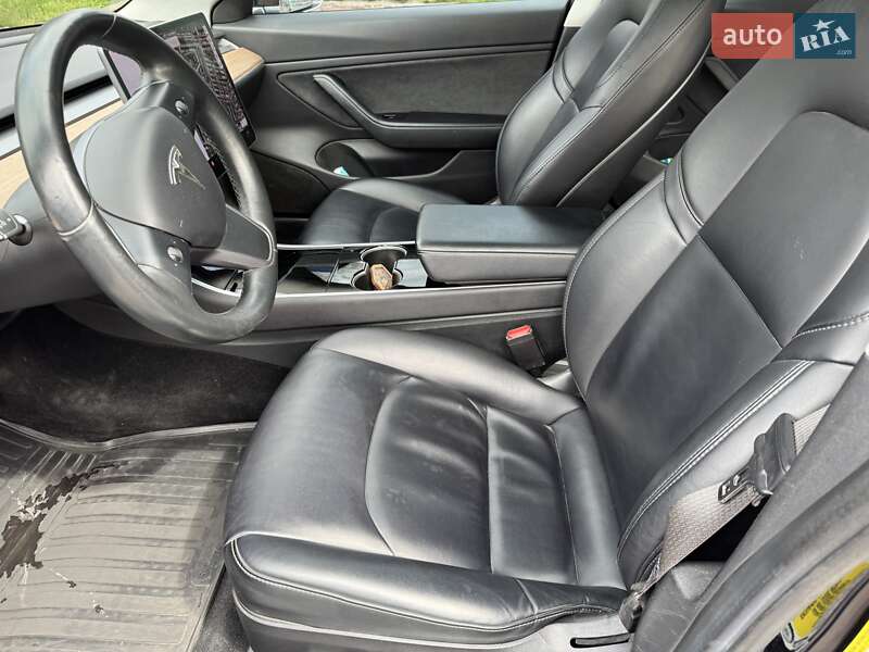 Седан Tesla Model 3 2018 в Кам'янському