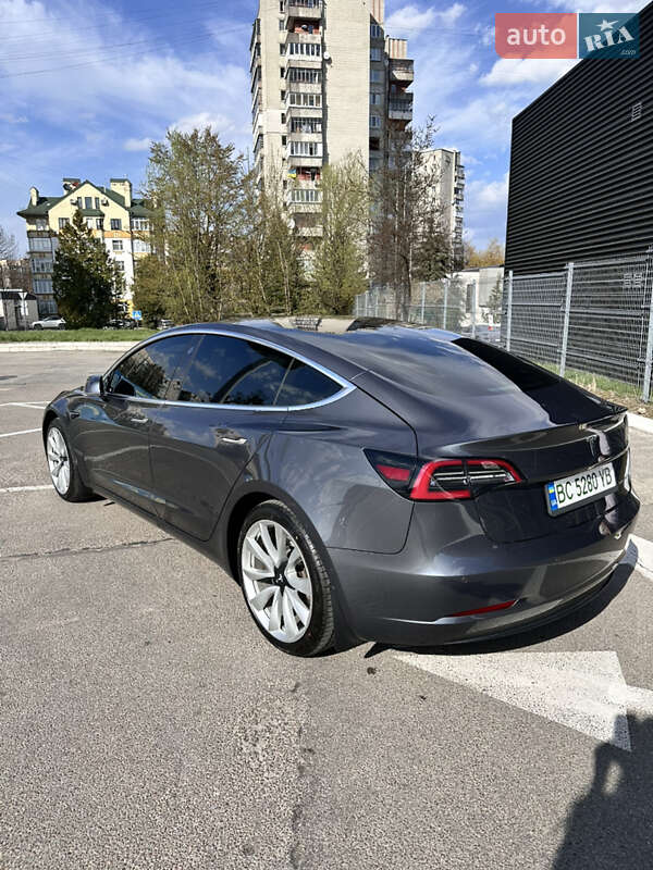 Седан Tesla Model 3 2019 в Львове