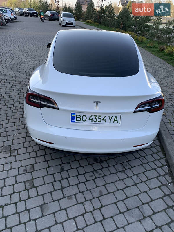 Седан Tesla Model 3 2021 в Ивано-Франковске