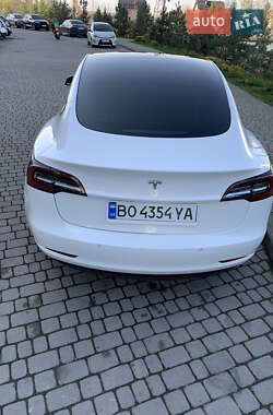 Седан Tesla Model 3 2021 в 