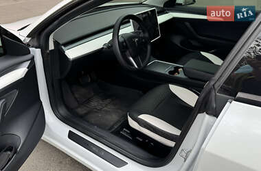 Седан Tesla Model 3 2021 в 