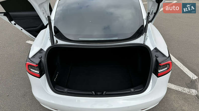 Седан Tesla Model 3 2021 в Одесі