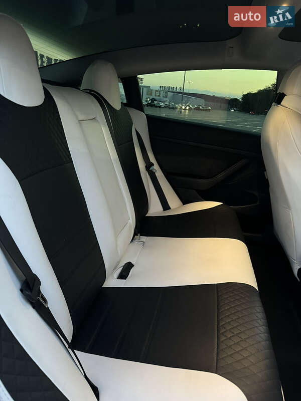 Седан Tesla Model 3 2021 в Одесі