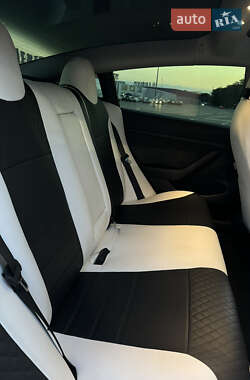 Седан Tesla Model 3 2021 в 