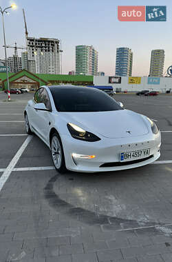 Седан Tesla Model 3 2021 в 