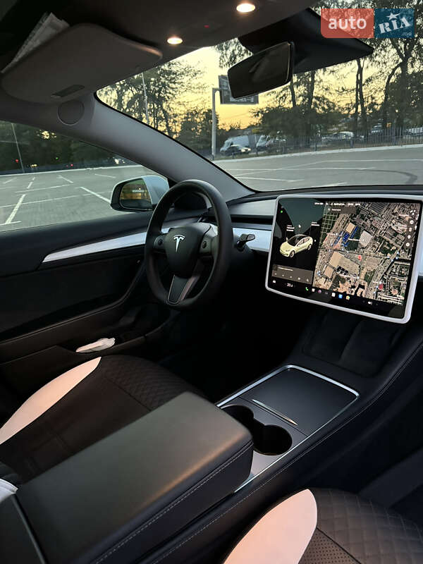 Седан Tesla Model 3 2021 в Одесі