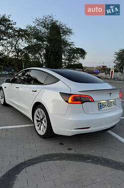 Седан Tesla Model 3 2021 в 