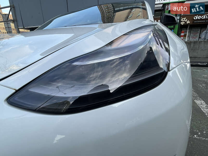 Седан Tesla Model 3 2021 в Киеве