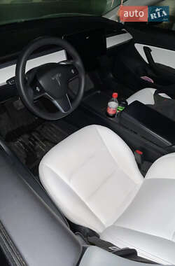 Седан Tesla Model 3 2021 в 