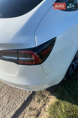 Седан Tesla Model 3 2021 в 