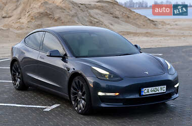 Седан Tesla Model 3 2022 в 