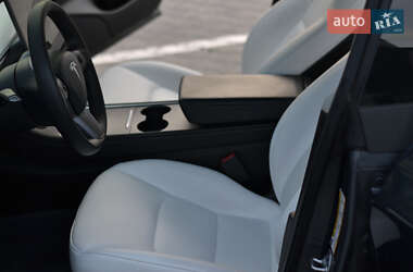Седан Tesla Model 3 2022 в 