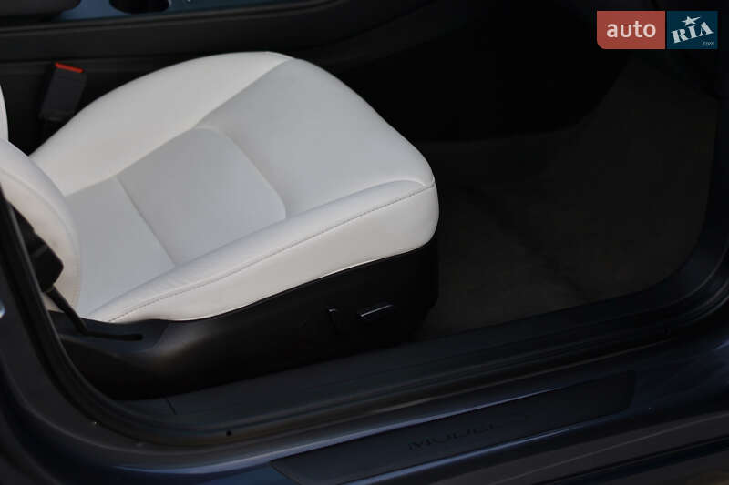 Седан Tesla Model 3 2022 в Черкассах