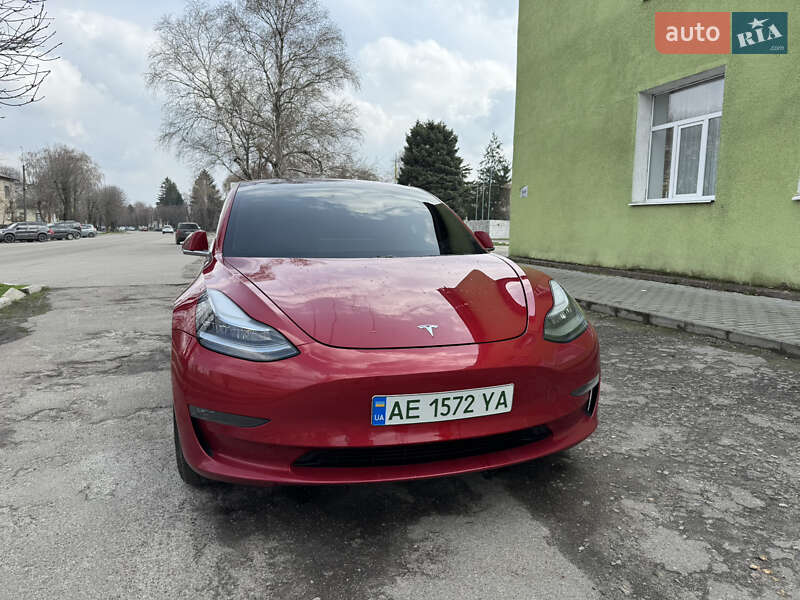 Седан Tesla Model 3 2018 в Дніпрі