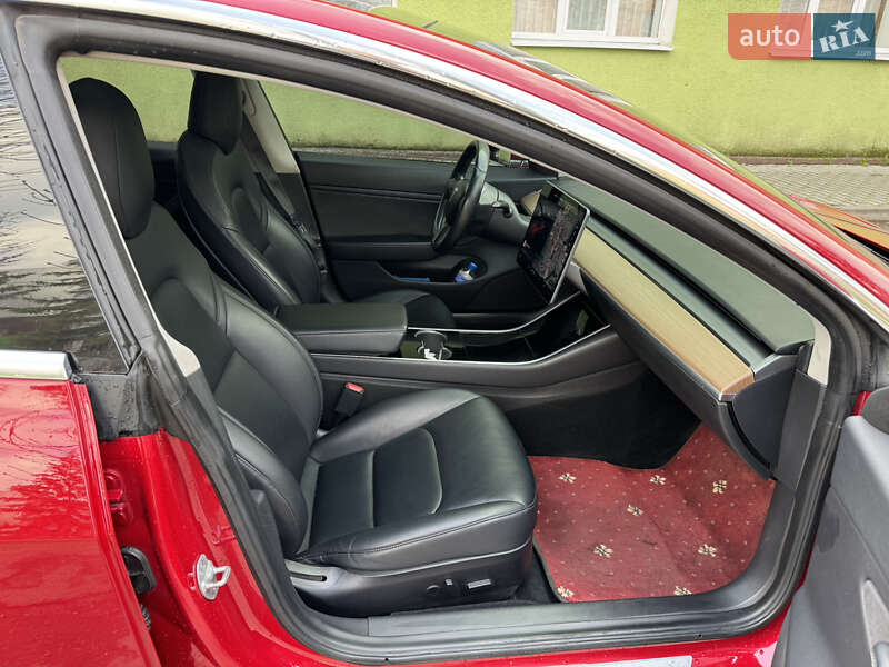 Седан Tesla Model 3 2018 в Дніпрі
