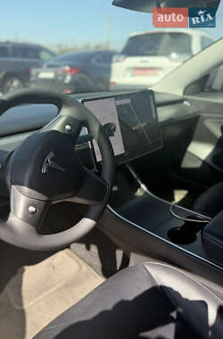 Седан Tesla Model 3 2020 в 