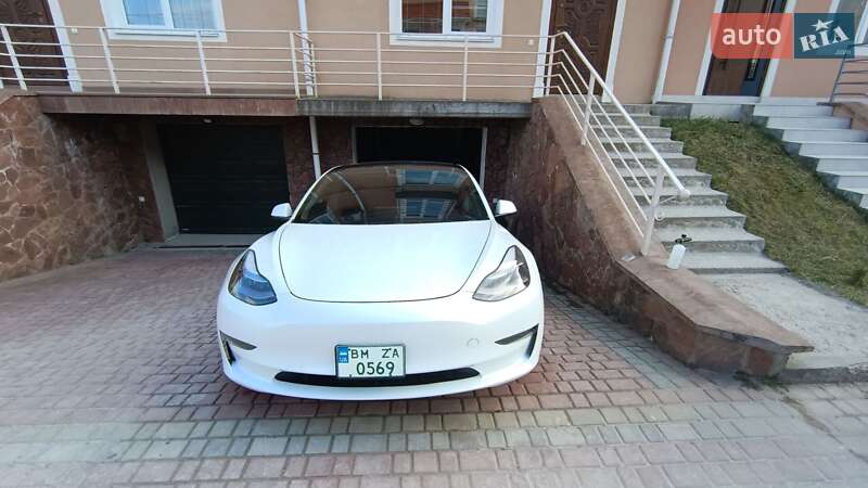 Седан Tesla Model 3 2021 в 
