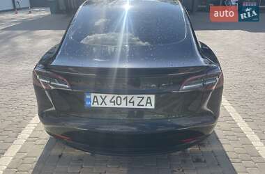Седан Tesla Model 3 2023 в 