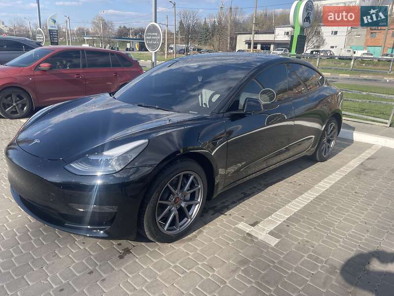 Седан Tesla Model 3 2023 в Харкові