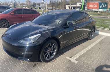 Седан Tesla Model 3 2023 в 