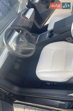 Седан Tesla Model 3 2023 в 