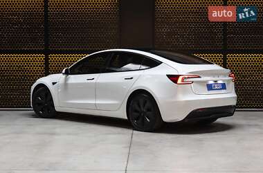 Седан Tesla Model 3 2024 в 