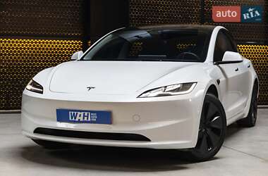 Седан Tesla Model 3 2024 в 