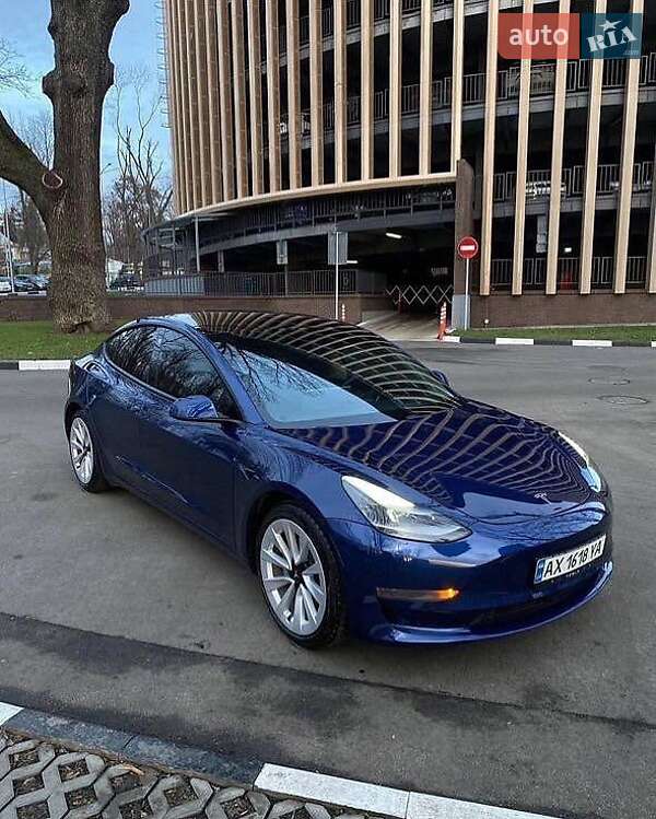 Седан Tesla Model 3 2021 в Киеве