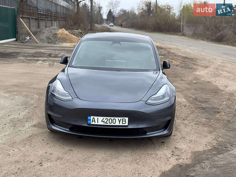 Седан Tesla Model 3 2021 в Буче