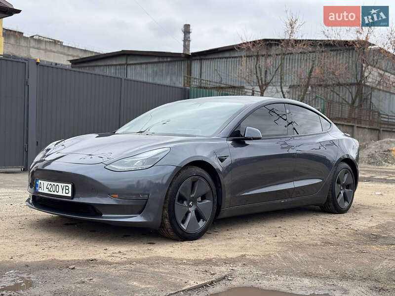 Седан Tesla Model 3 2021 в Буче