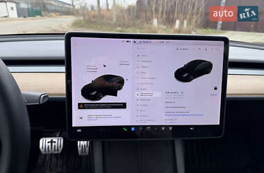 Седан Tesla Model 3 2021 в 