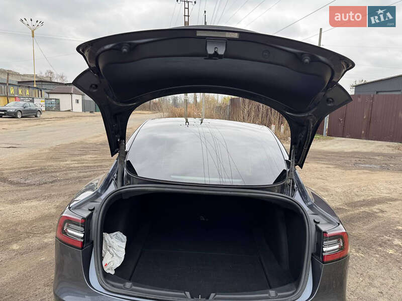 Седан Tesla Model 3 2021 в Буче