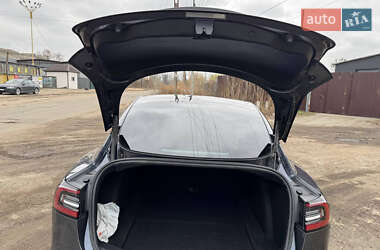 Седан Tesla Model 3 2021 в 