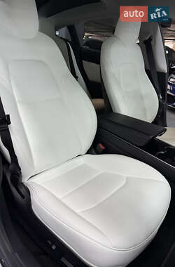 Седан Tesla Model 3 2019 в 
