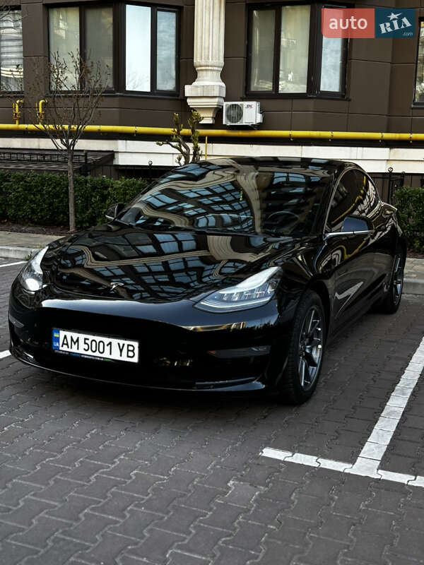 Седан Tesla Model 3 2019 в 