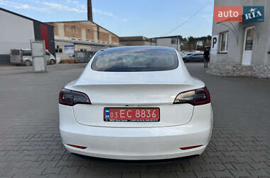 Седан Tesla Model 3 2023 в 