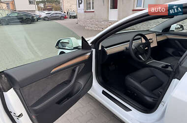 Седан Tesla Model 3 2023 в 