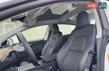 Седан Tesla Model 3 2023 в 