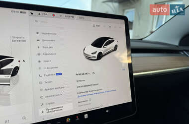 Седан Tesla Model 3 2023 в 