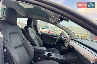 Седан Tesla Model 3 2023 в 