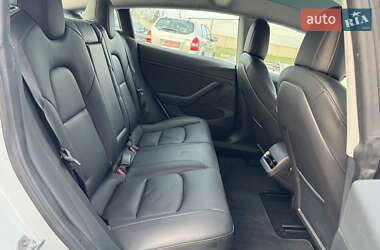 Седан Tesla Model 3 2023 в 