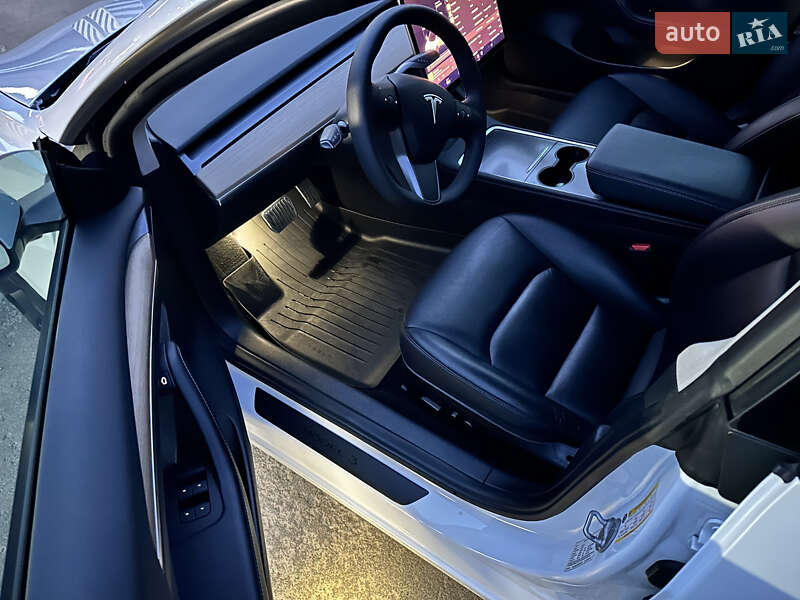 Седан Tesla Model 3 2021 в Киеве фото 10 Седан Tesla Model 3 2021 в Киеве