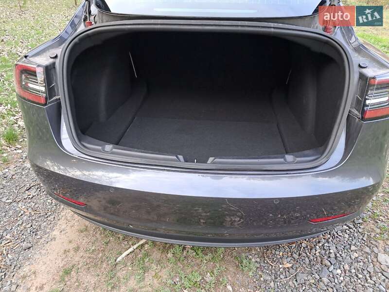 Седан Tesla Model 3 2018 в Харкові