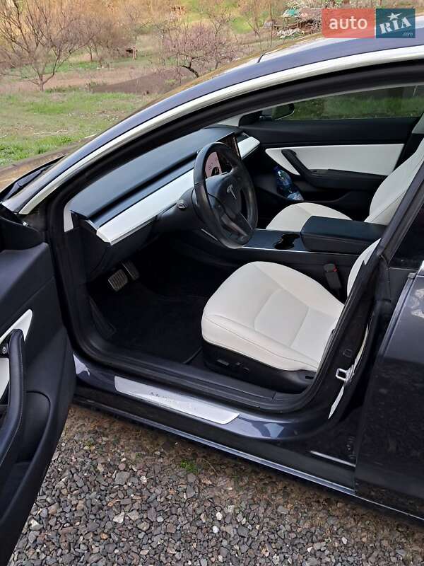 Седан Tesla Model 3 2018 в Харкові